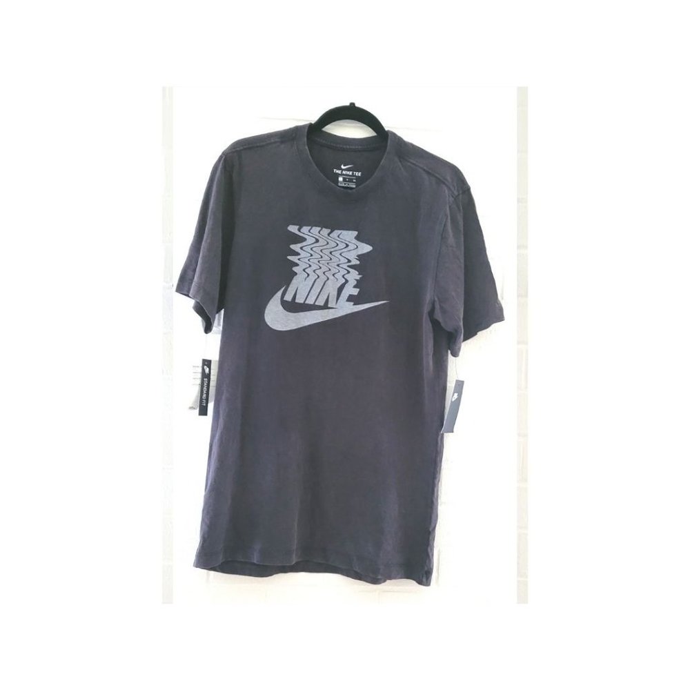 New with Tag Nike Standard Fit Men's Tee. Gray. Small Size